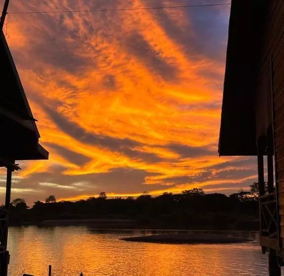ペンション Happy Bangalow Riverside