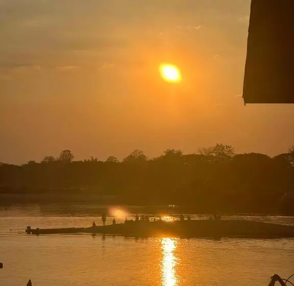 ペンション Happy Bangalow Riverside