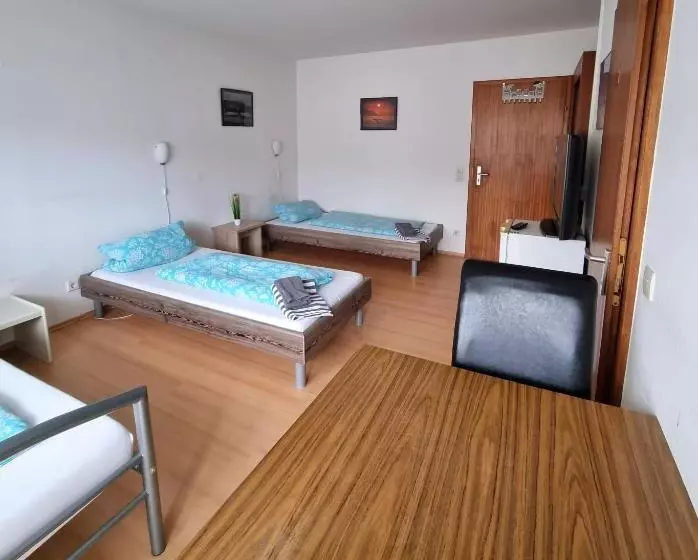 Majatalo Monteurzimmer   Karlsbad