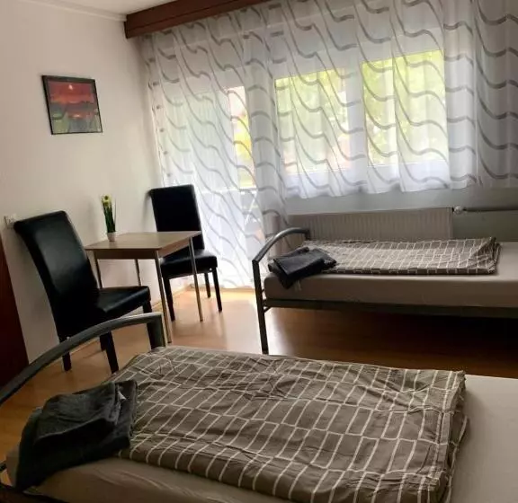 Majatalo Monteurzimmer   Karlsbad