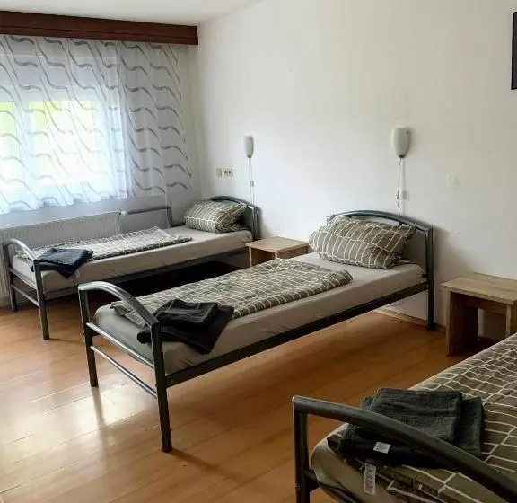 Majatalo Monteurzimmer   Karlsbad