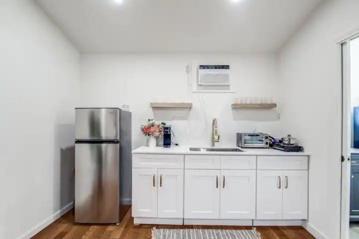 Пансион Private Gated Guest Home, 5 Miles To Downtown