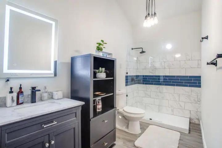 Пансион Private Gated Guest Home, 5 Miles To Downtown