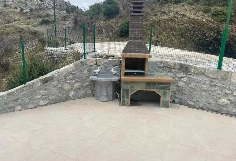 Pensão Qyteza Guest House & Camping