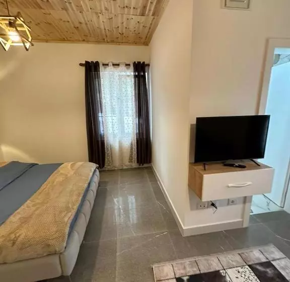 Pensão Qyteza Guest House & Camping