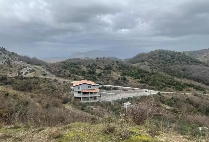 Pensão Qyteza Guest House & Camping