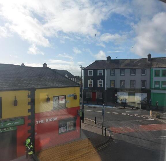 膳宿费 The Corner House Longford Town