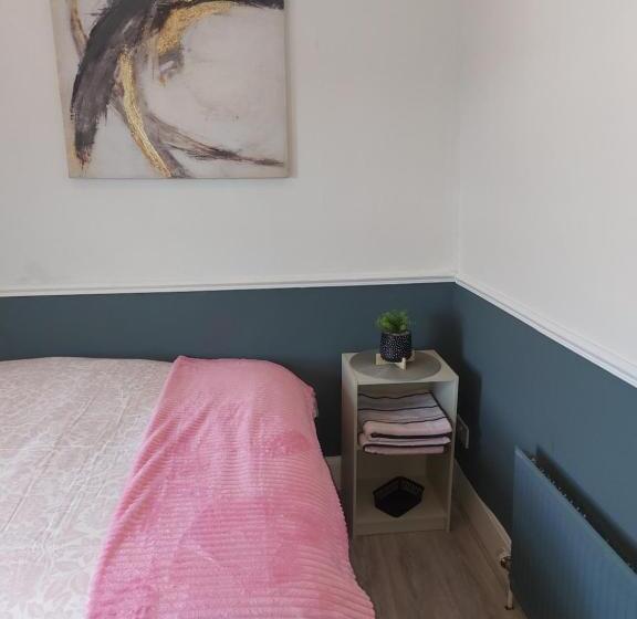 膳宿费 The Corner House Longford Town