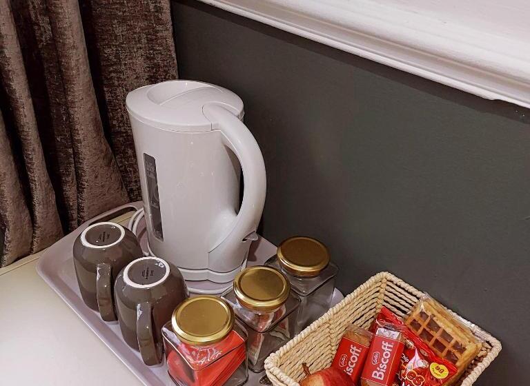 膳宿费 The Corner House Longford Town