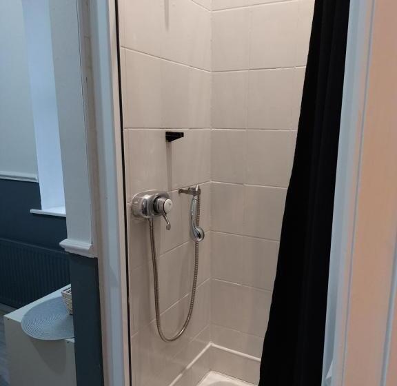 膳宿费 The Corner House Longford Town