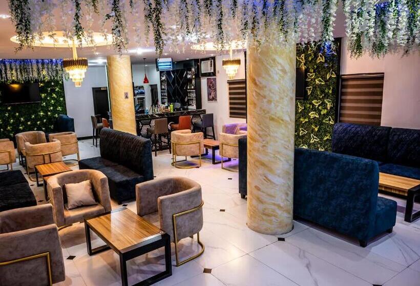 Chillers Hotel And Suites