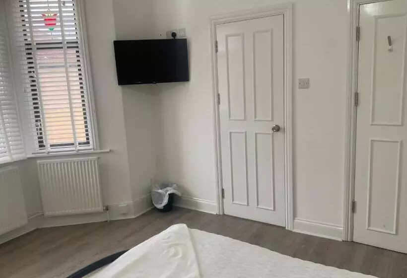 ホテル The London En Suite