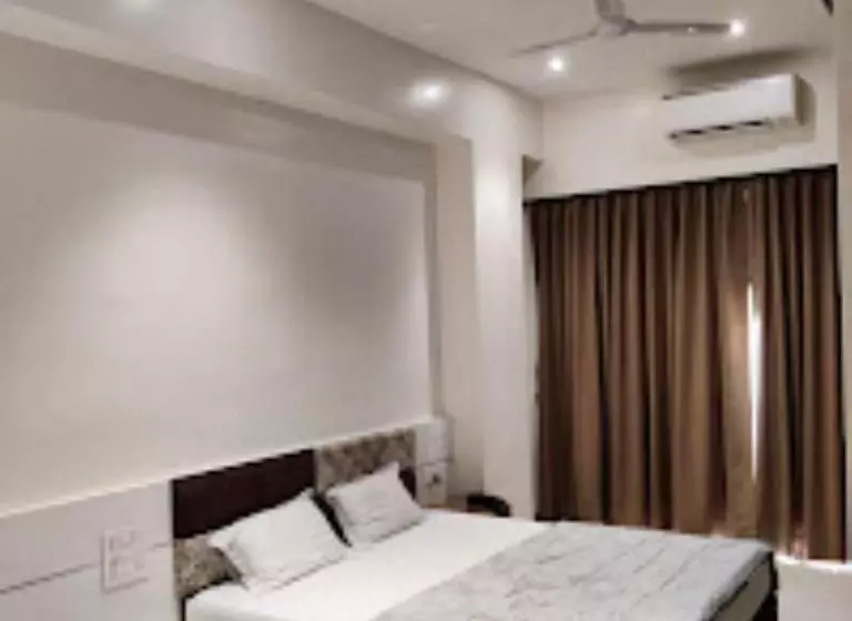 ホテル Royal Rasraj , Dhule