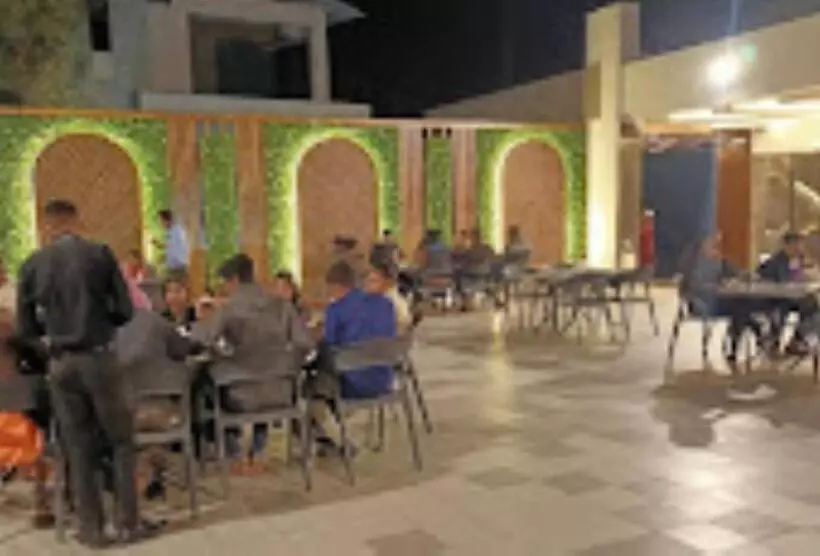 ホテル Royal Rasraj , Dhule