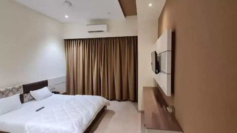 ホテル Royal Rasraj , Dhule