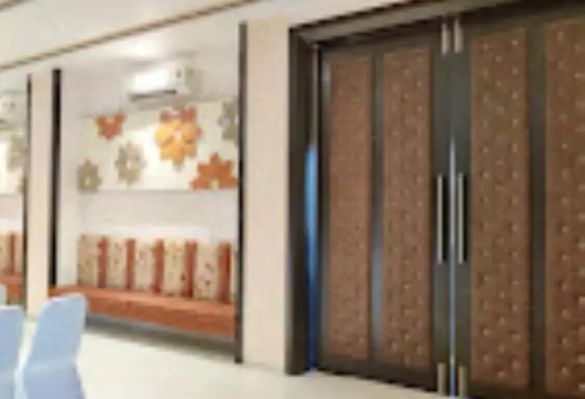 ホテル Royal Rasraj , Dhule