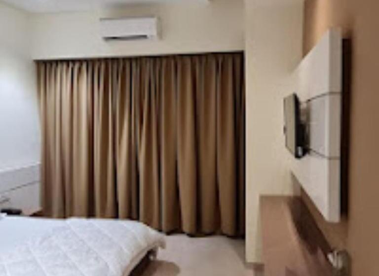 Hotel Royal Rasraj , Dhule