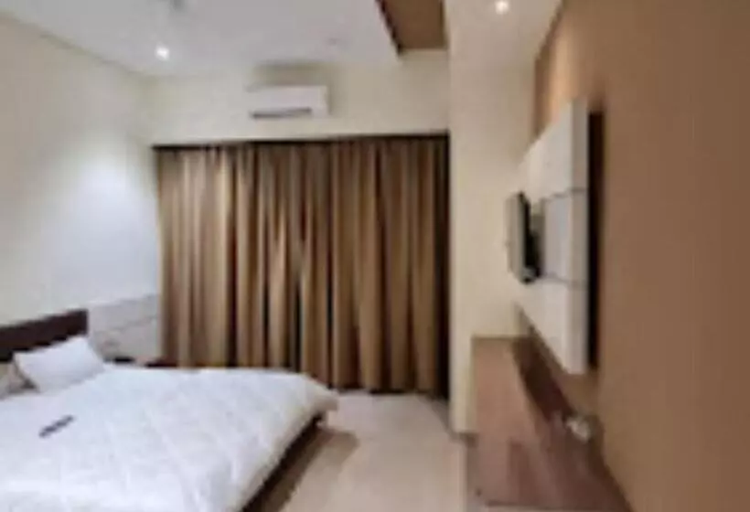 ホテル Royal Rasraj , Dhule