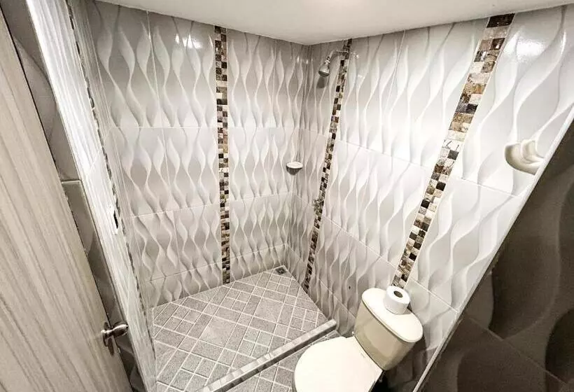 هتل Y Restaurante Oasis