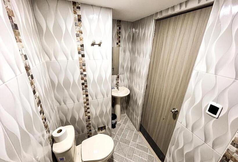 هتل Y Restaurante Oasis