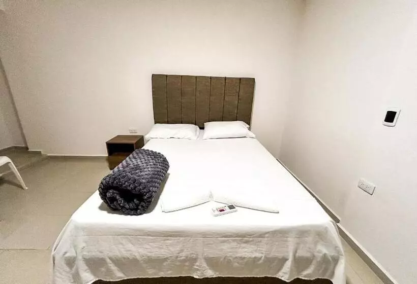 هتل Y Restaurante Oasis