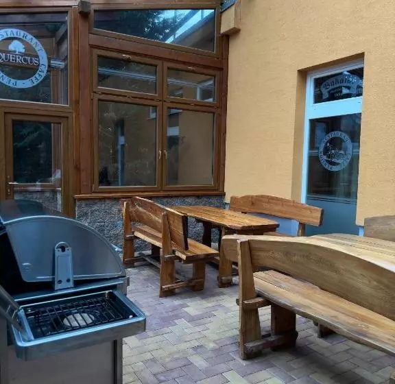 Majatalo Penzion Quercus