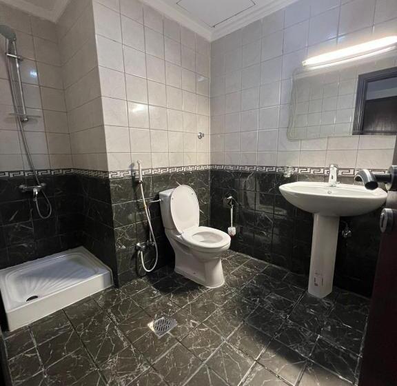 فندق إي دبليو جي النزهة متوفر توصيل مجاني للحرم