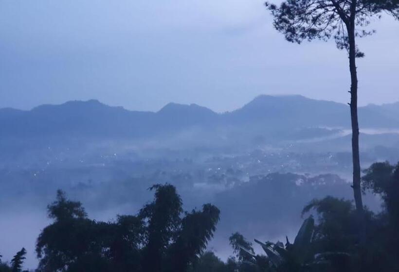 הוסטל Kartika Lodge