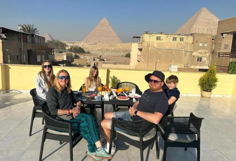 هاستل The Heaven Pyramids View