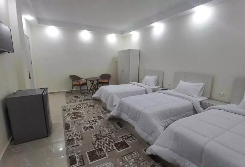 هاستل The Heaven Pyramids View