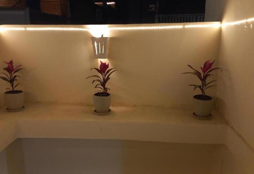 هاستل The Heaven Pyramids View