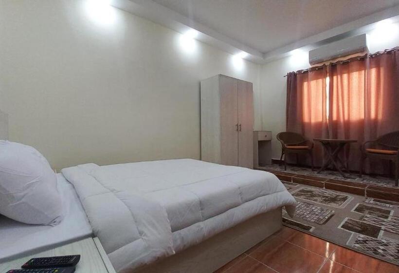 هاستل The Heaven Pyramids View