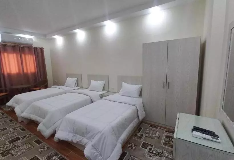 هاستل The Heaven Pyramids View