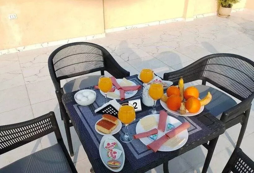 هاستل The Heaven Pyramids View