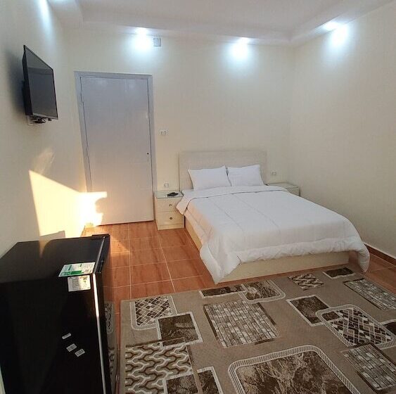 هاستل The Heaven Pyramids View