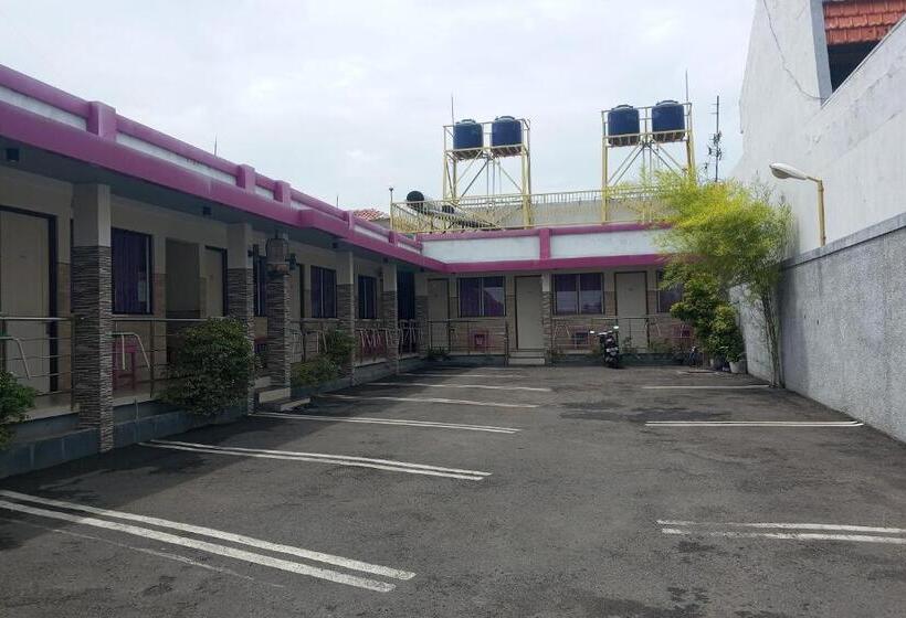 בית מלון כפרי Orchid Syariah