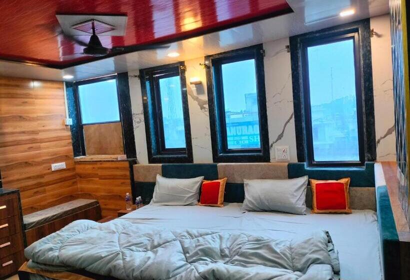 호텔 Prem Shanti Inn