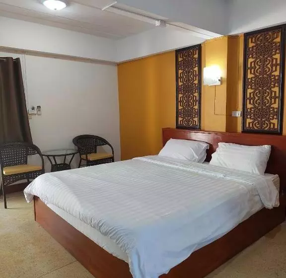 Hotelli Ratchawong Place ราชวงศ์ เพลส   หลังพ่อขุน