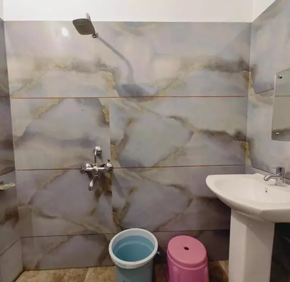 Hotelli Shree Venktesh Nilayam 300 M From Ram Janam Bhumi