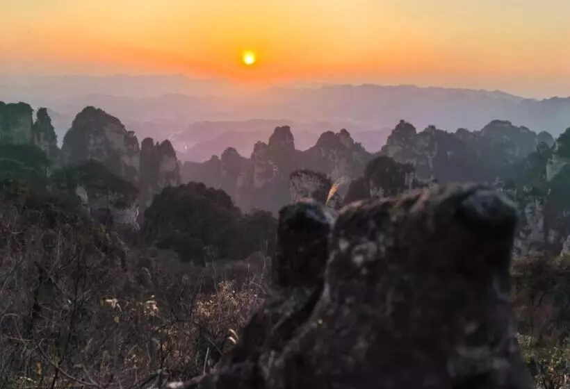 Hotelli Zhangjiajie Yolo Resort  Within Zhangjiajie National Forest Park