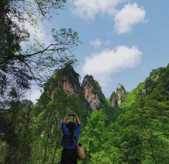 Hotelli Zhangjiajie Yolo Resort  Within Zhangjiajie National Forest Park