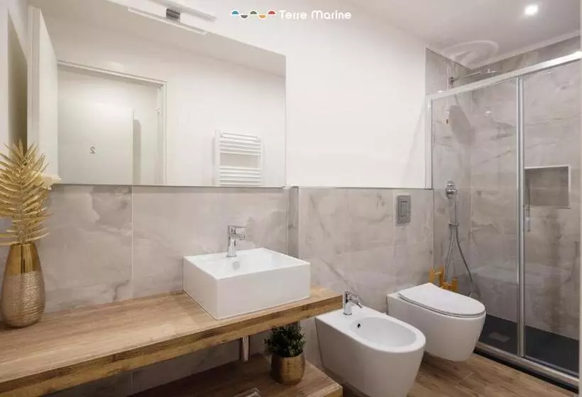 پانسیون Midtown, Terre Marine