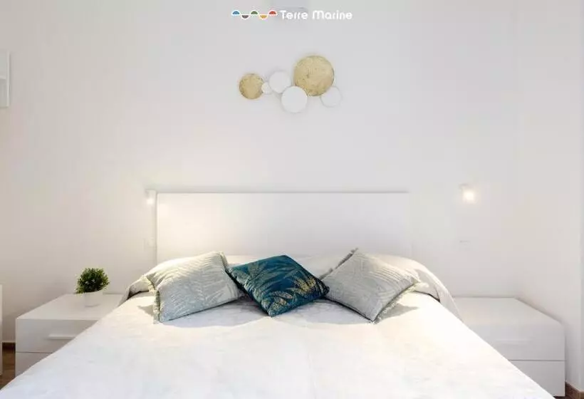 پانسیون Midtown, Terre Marine