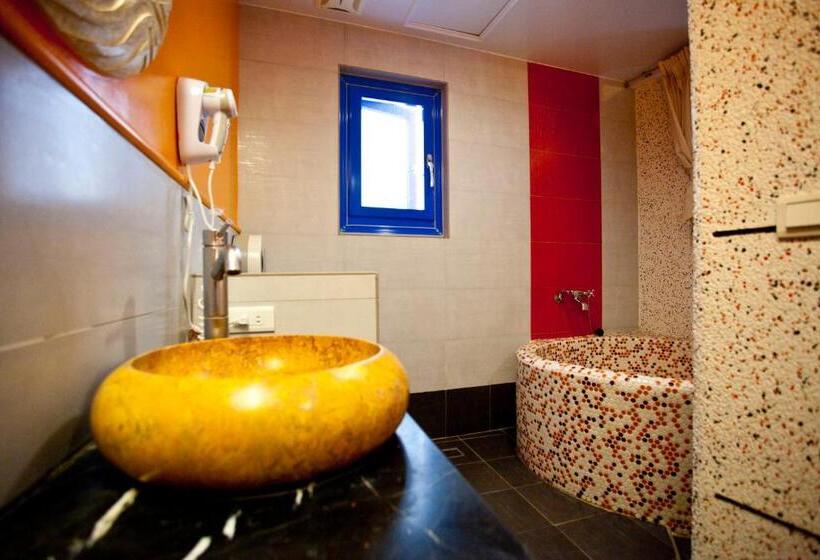 تختخواب و صبحانه Golden Sea Inn