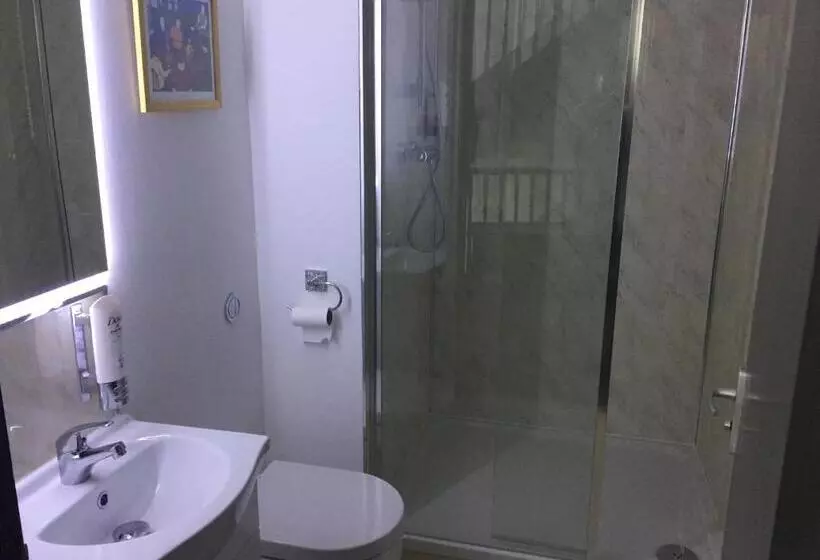 تختخواب و صبحانه Roomz