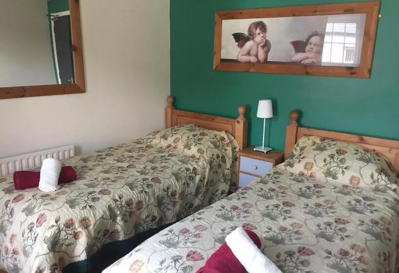تختخواب و صبحانه Roomz