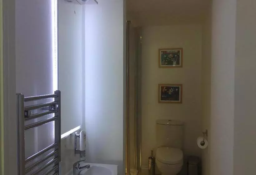 تختخواب و صبحانه Roomz