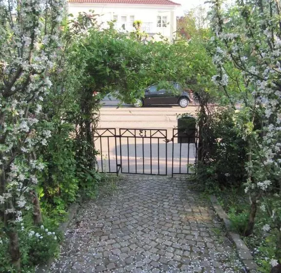 هتل 5:ans Bed & Breakfast