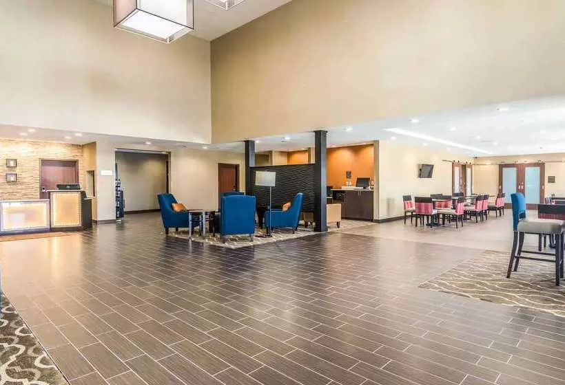 ホテル Comfort Suites Meridian And I40