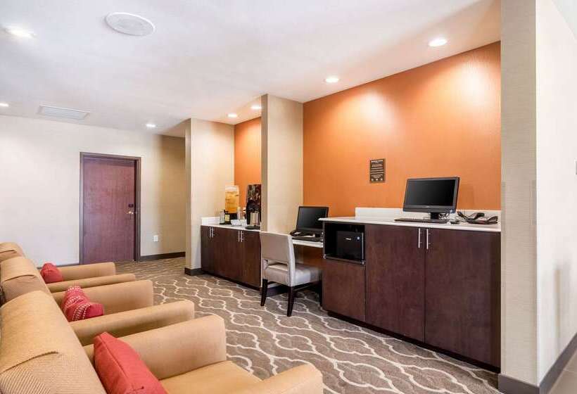 Hotel Comfort Suites Meridian And I40